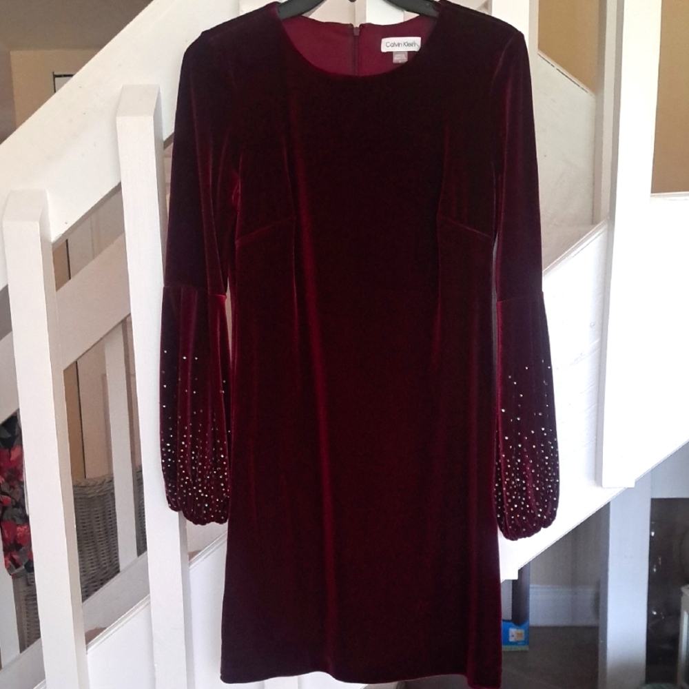 Calvin Klein Burgundy Stretch  Velvet  Dress W/ Beaded Sleeve Sz4 Excellent